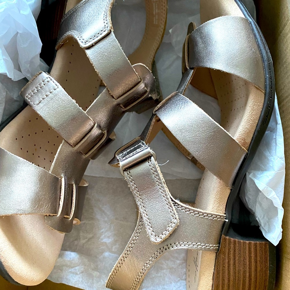 Brand-new Clarks metallic Sandals